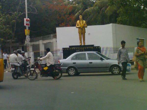 shobhan babu,statue,tamilnadu,police  ఆంధ్ర సోగ్గాడికి అత్యంత భారీ రక్షణ..!!